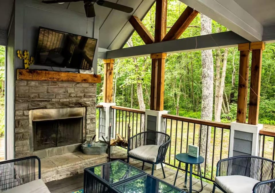 Patio, TV and multimedia, Seating area