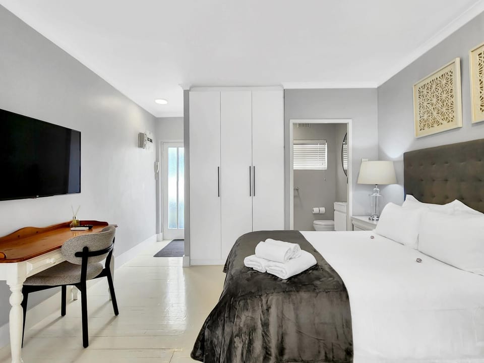 Bathroom, Bedroom