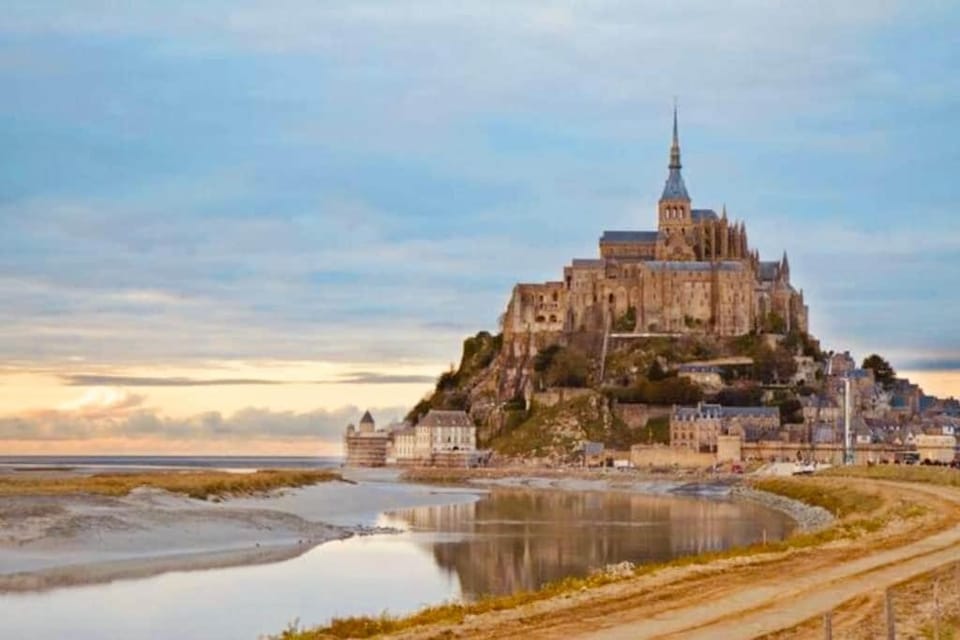 Nearby landmark, Natural landscape, Landmark view, Sea view