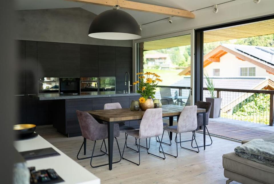 Kitchen or kitchenette, Living room, Seating area, Dining area