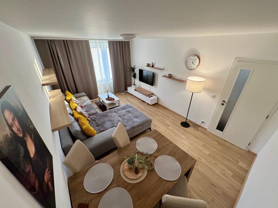 TV and multimedia, Seating area, Dining area, Evening entertainment