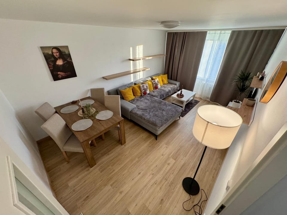 Bed, Living room, Seating area, Dining area