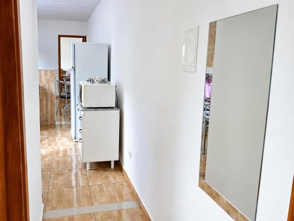 Kitchen or kitchenette, minibar, oven