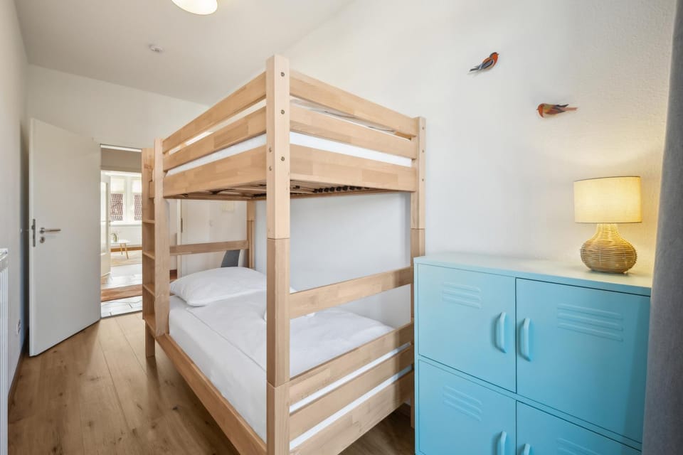 Bedroom, bunk bed
