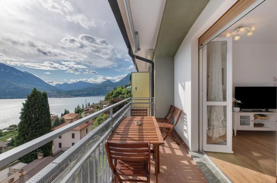 View (from property/room), Balcony/Terrace, Lake view