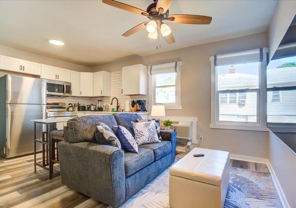 TV and multimedia, Living room, Seating area, pet friendly