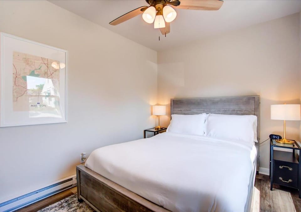 Bed, Photo of the whole room, Bedroom