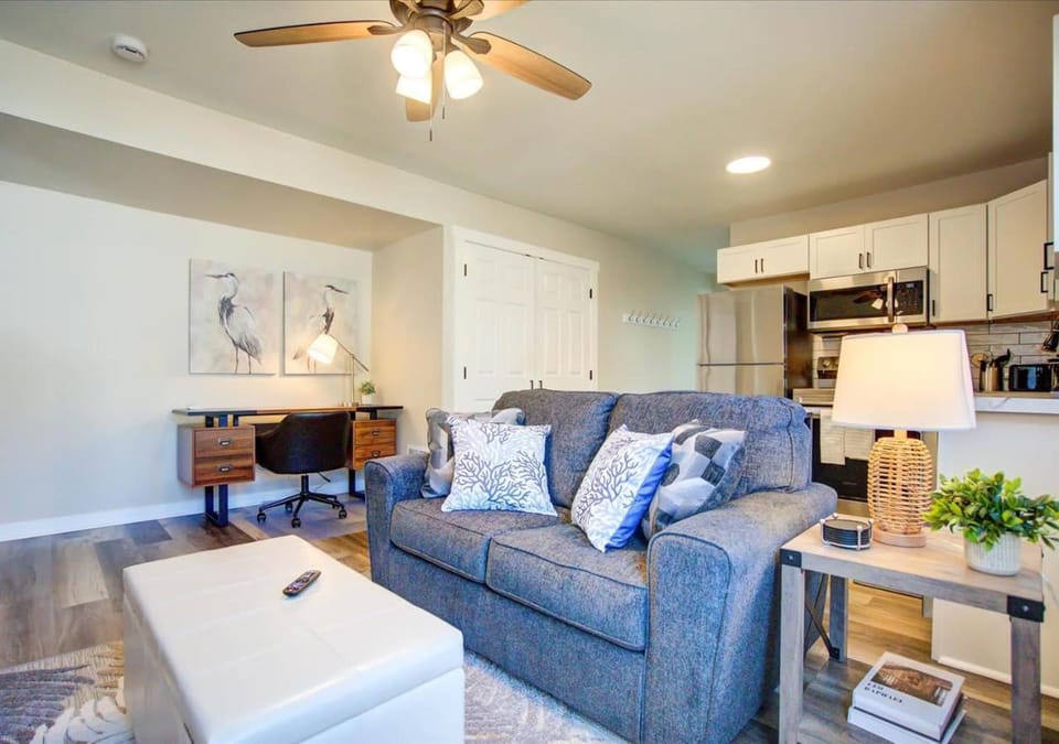 Kitchen or kitchenette, Living room, Seating area, Dining area, pet friendly