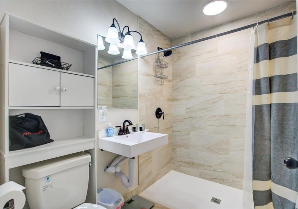 Shower, Bathroom, towels