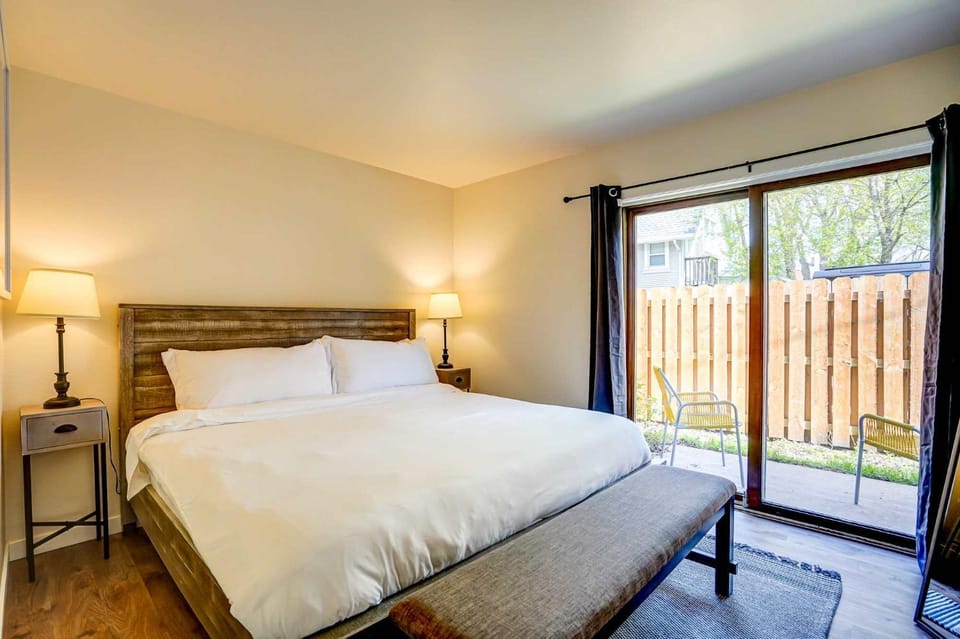 Bed, Balcony/Terrace, Photo of the whole room, Bedroom