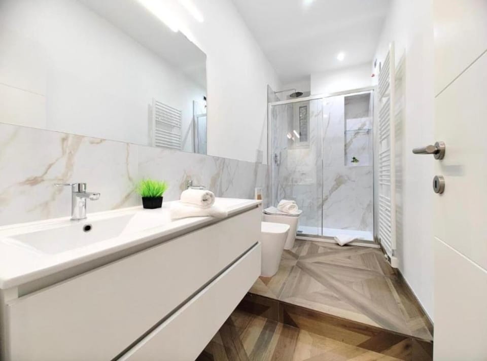 Shower, Bathroom, towels