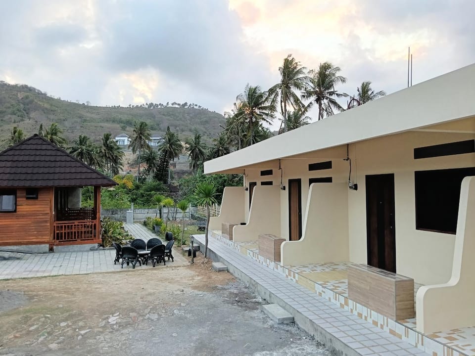Property building, Day, Natural landscape, Mountain view