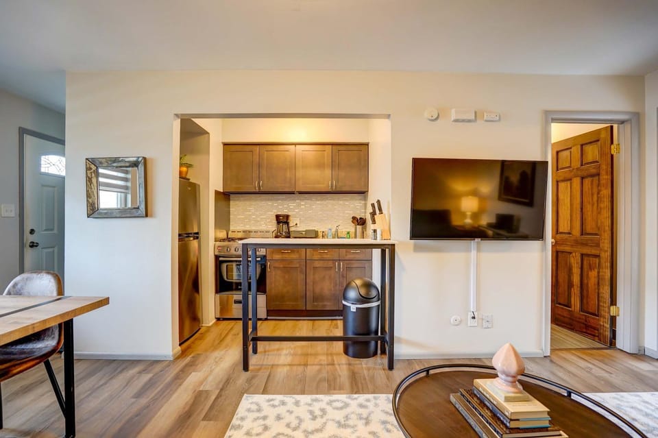 Kitchen or kitchenette, oven, stove