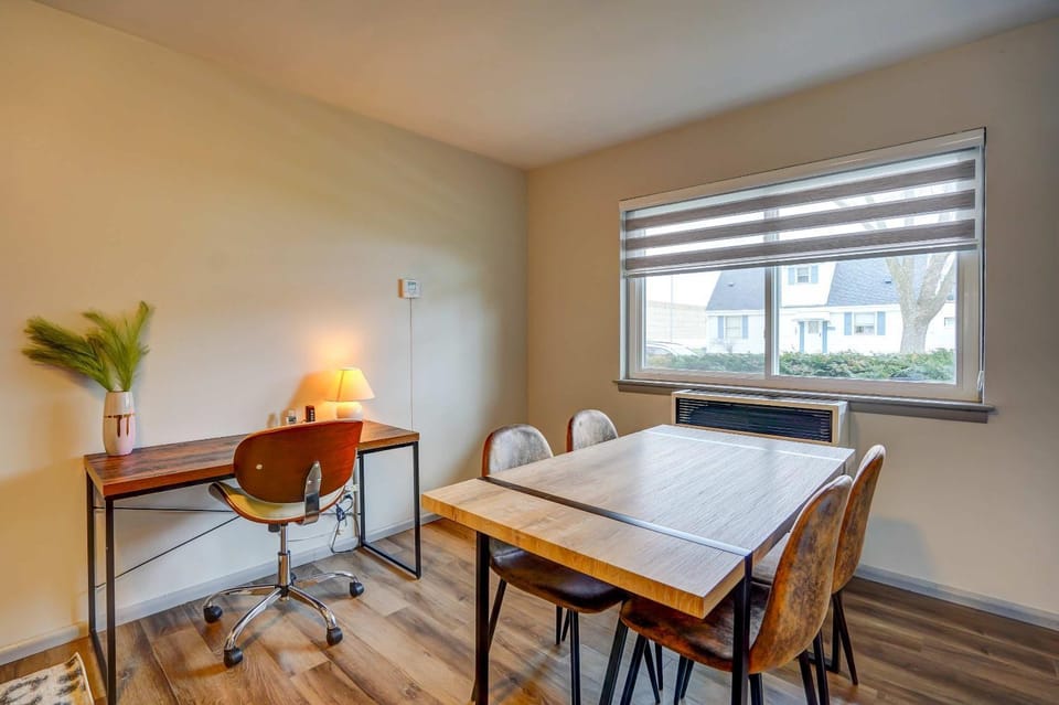 Seating area, Dining area