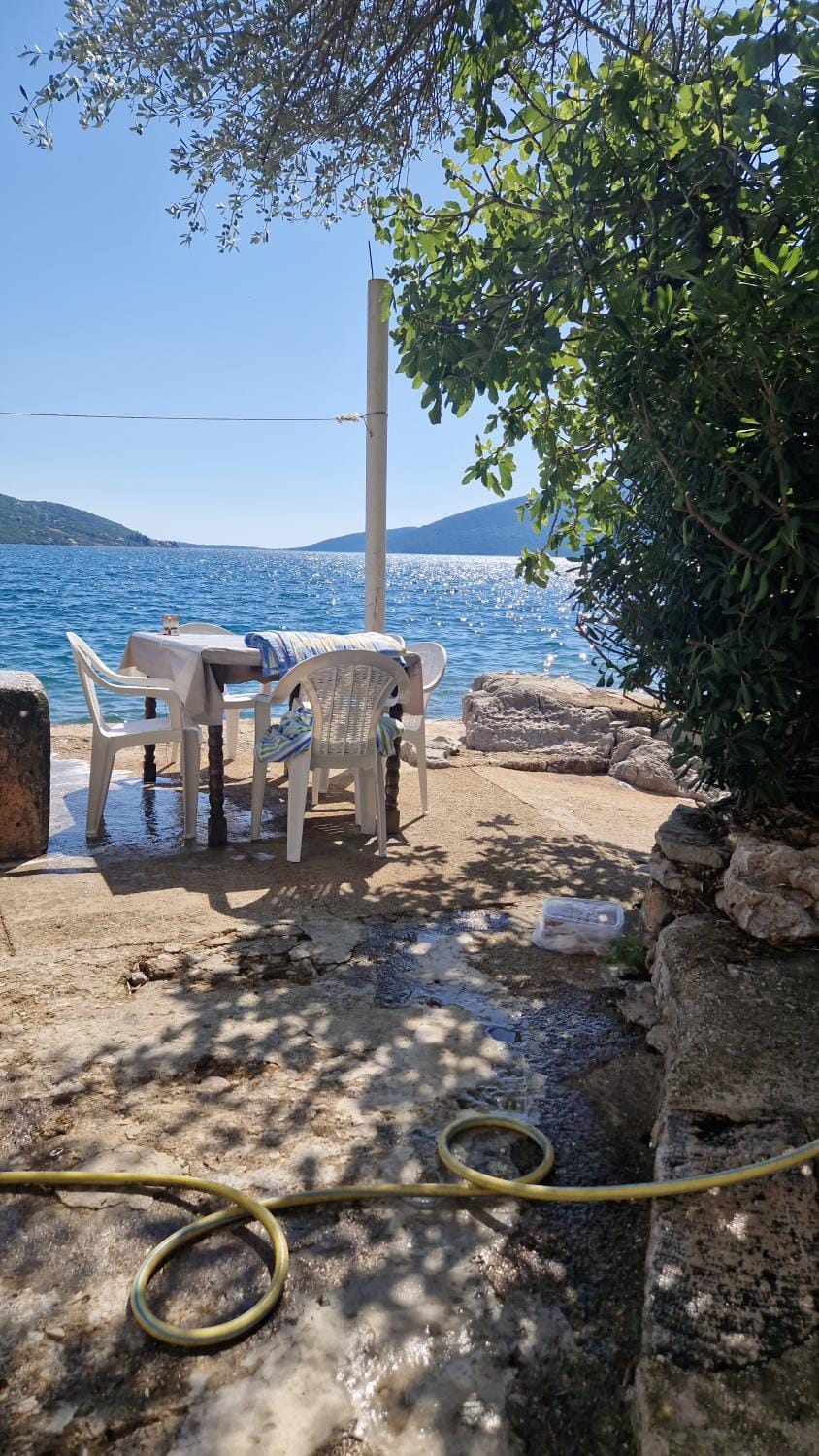 Kuća sa privatnom plazom Apartment in Kotor Municipality