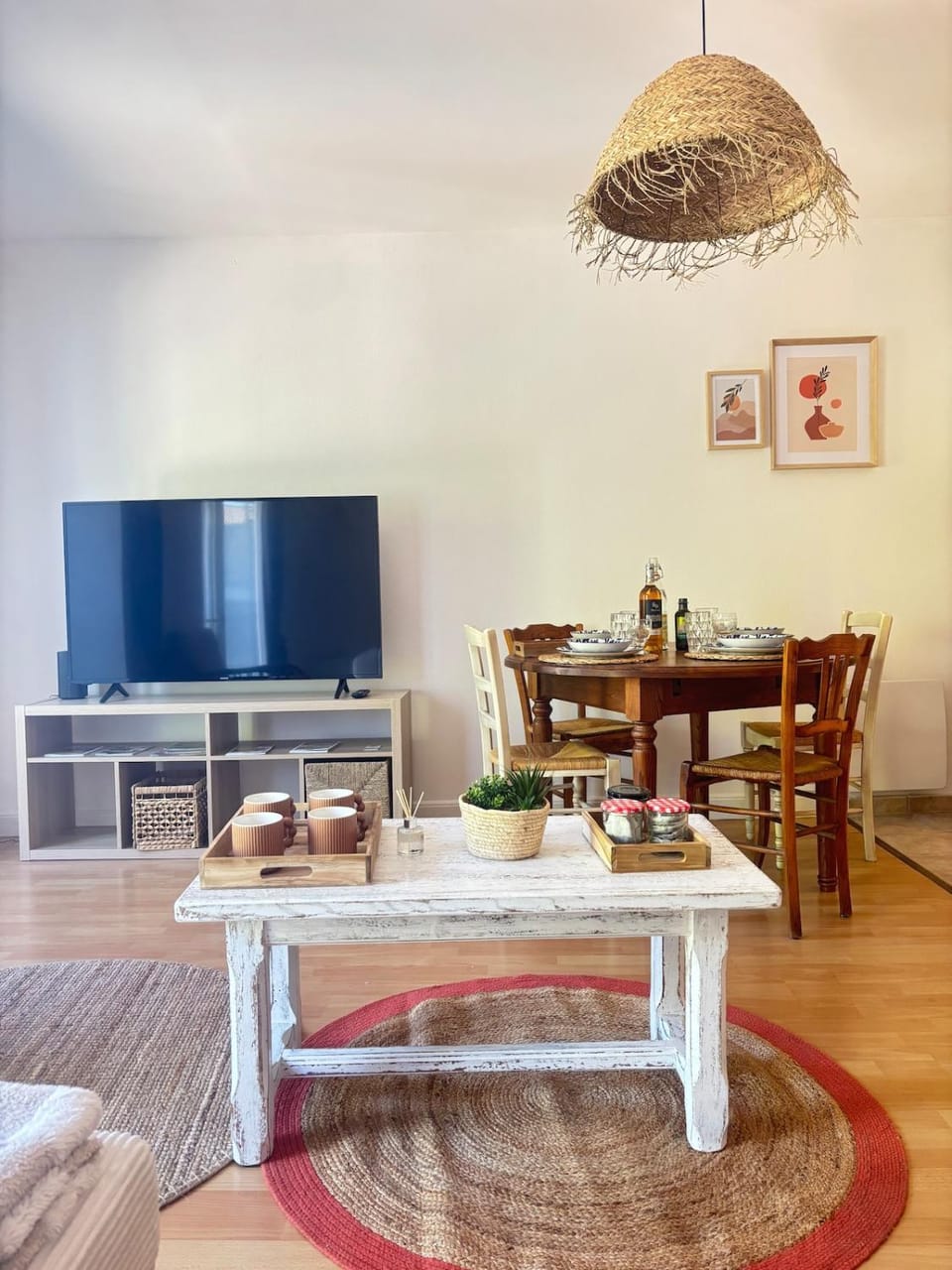 Communal lounge/ TV room, TV and multimedia, Living room, Dining area