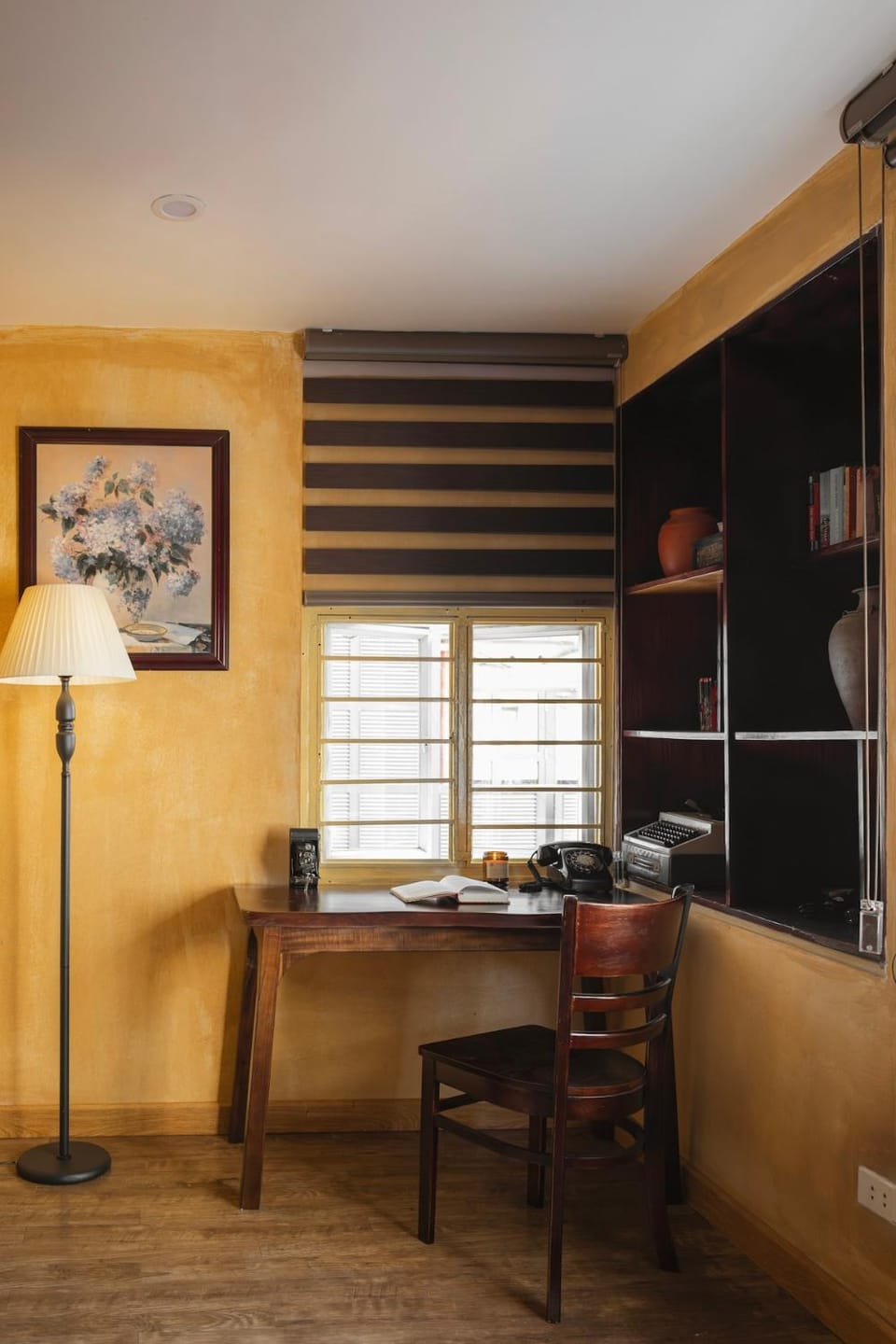 Seating area, Bedroom