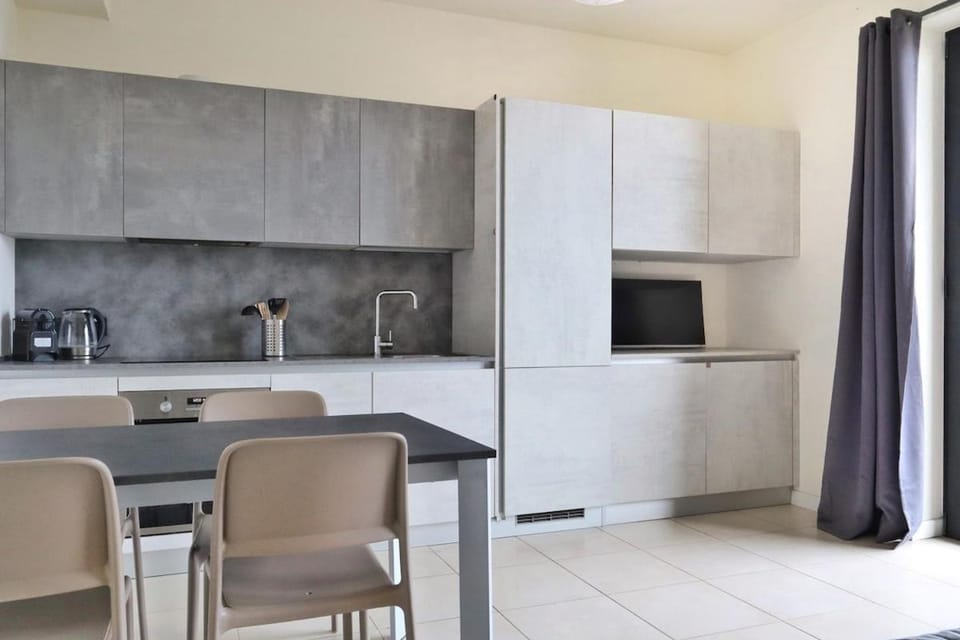 Kitchen or kitchenette, Dining area, dishwasher, oven, stove