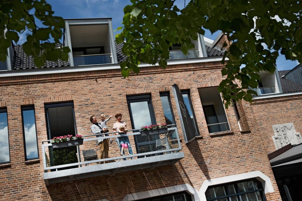 Facade/entrance, Spring, Summer, View (from property/room), Balcony/Terrace