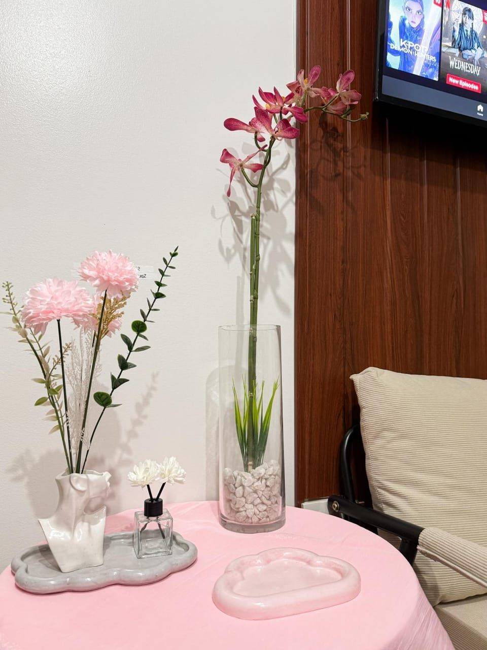 Roomies Spacious Fully Furnished Condo with Balcony and Netflix for 4pax Apartment hotel in Mandaluyong
