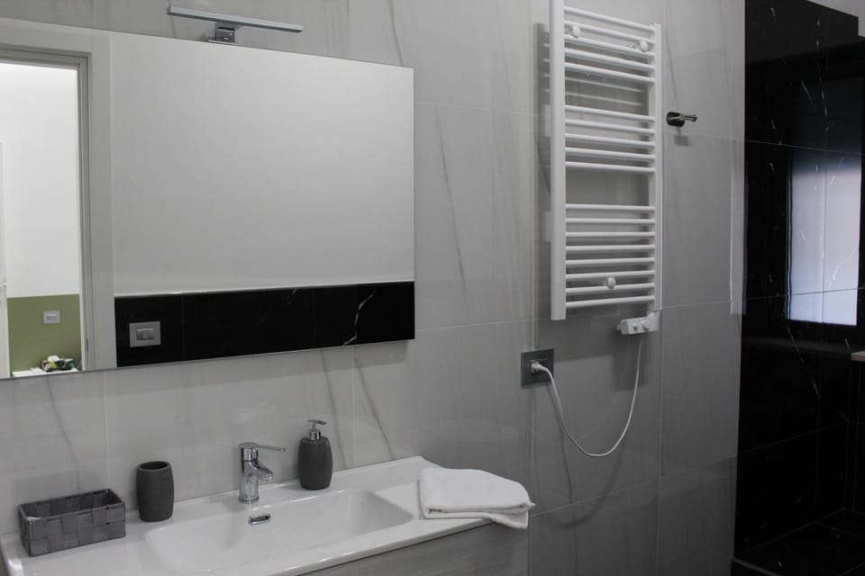 Bathroom, towels