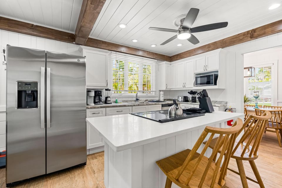 Kitchen or kitchenette, oven, stove