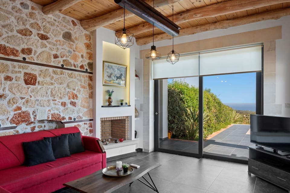 Communal lounge/ TV room, Natural landscape, TV and multimedia, View (from property/room), Balcony/Terrace, Living room, Seating area, Dining area, Evening entertainment, Mountain view
