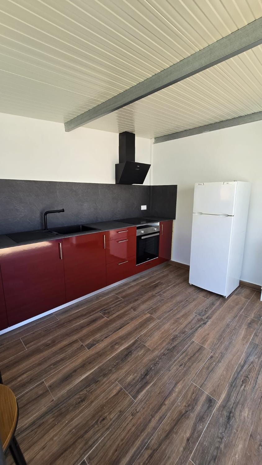 Kitchen or kitchenette, oven