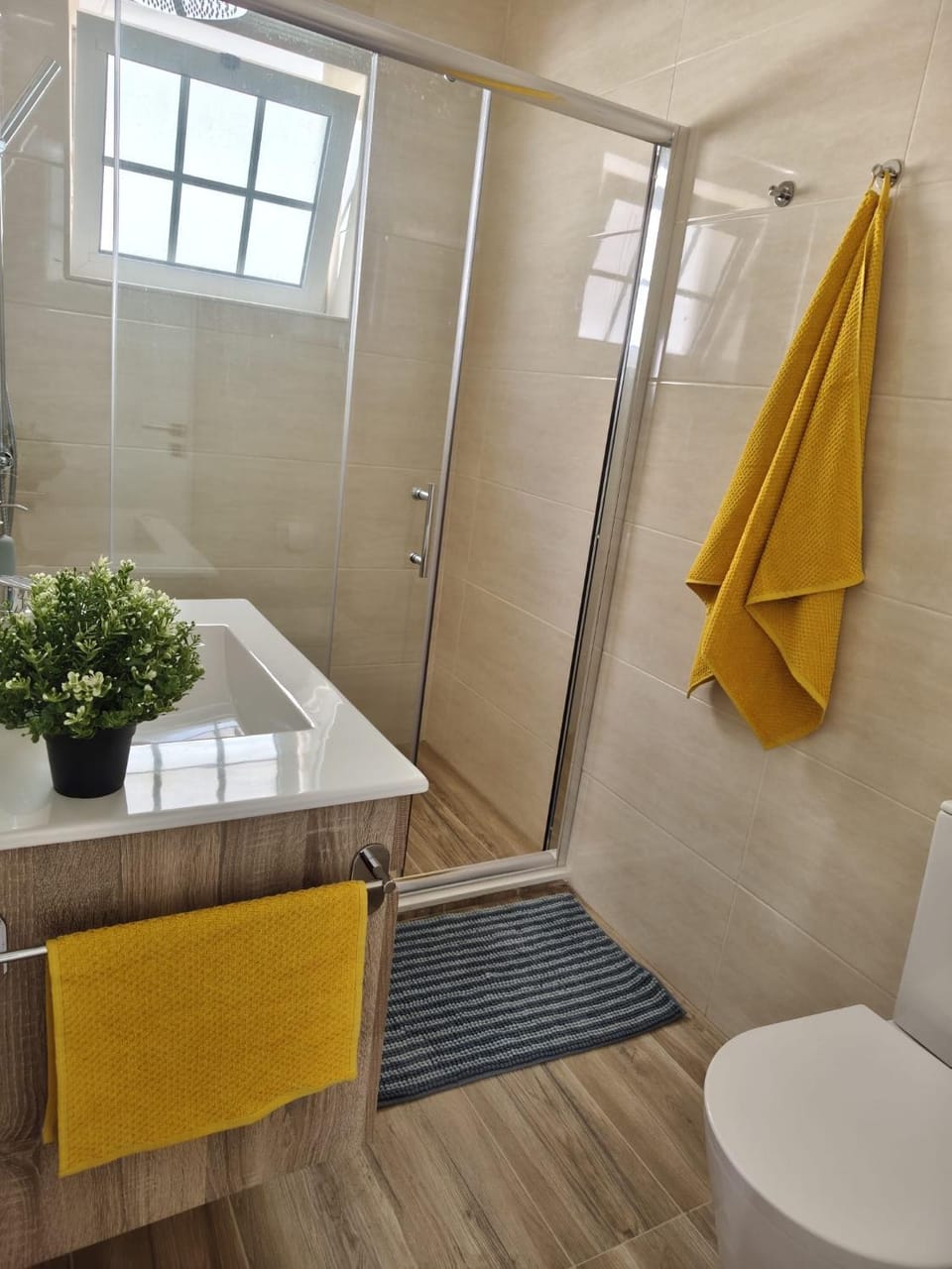 Shower, Bathroom, towels