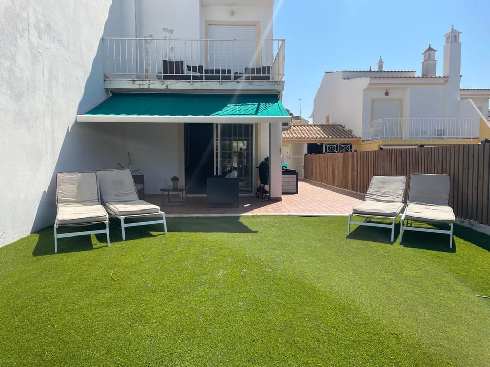 Patio, Day, Garden, Garden, Seating area, sunbed