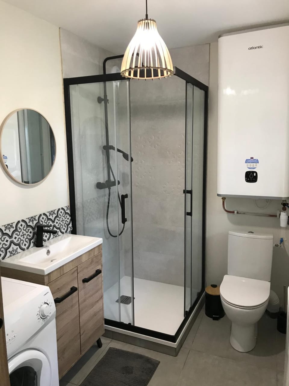 Shower, Toilet