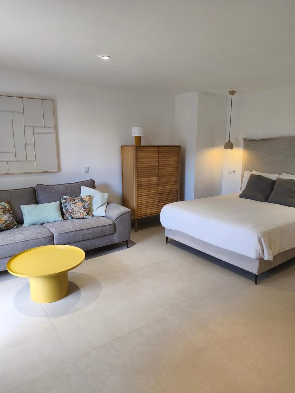 Bed, Living room, Photo of the whole room