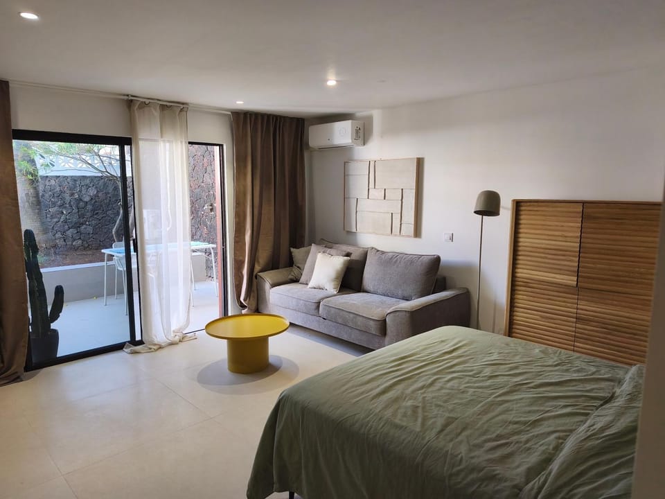 Bed, Living room, Photo of the whole room, Bedroom
