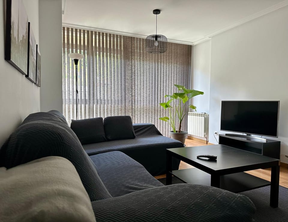 Communal lounge/ TV room, TV and multimedia, Living room, Seating area
