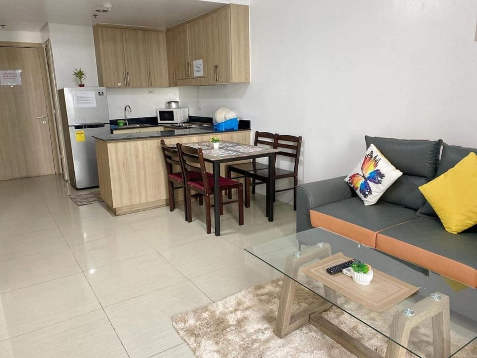 Shore Residence 2br 5f walking distance MOA near airport Apartment in Pasay