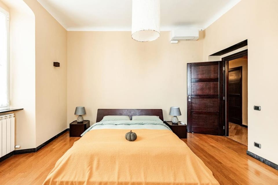 Bed, Bedroom, air conditioner
