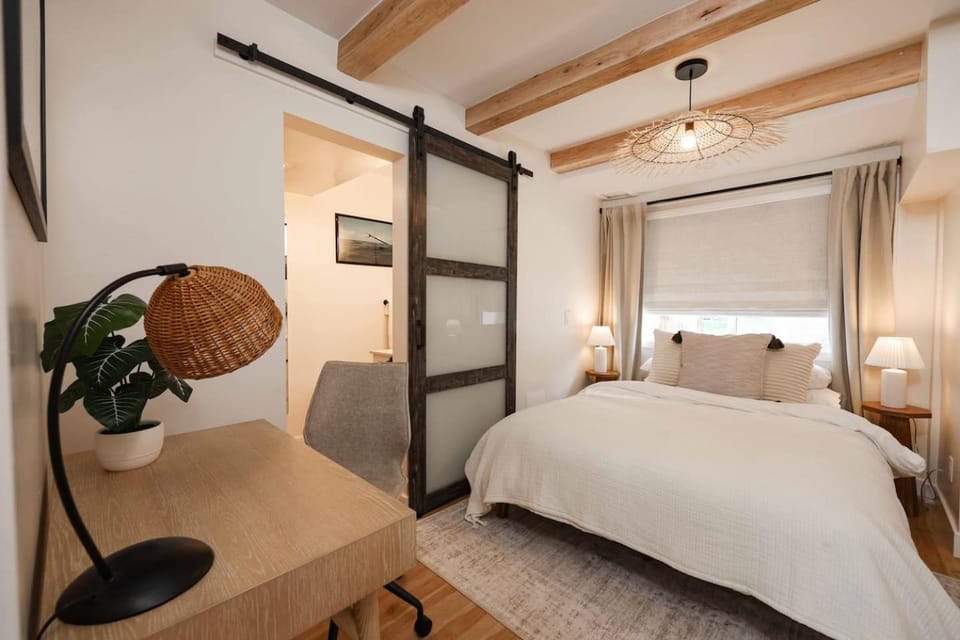 Work-From-Beach Dream Ocean Views Hot tub, BBQ Apartment in Oceanside