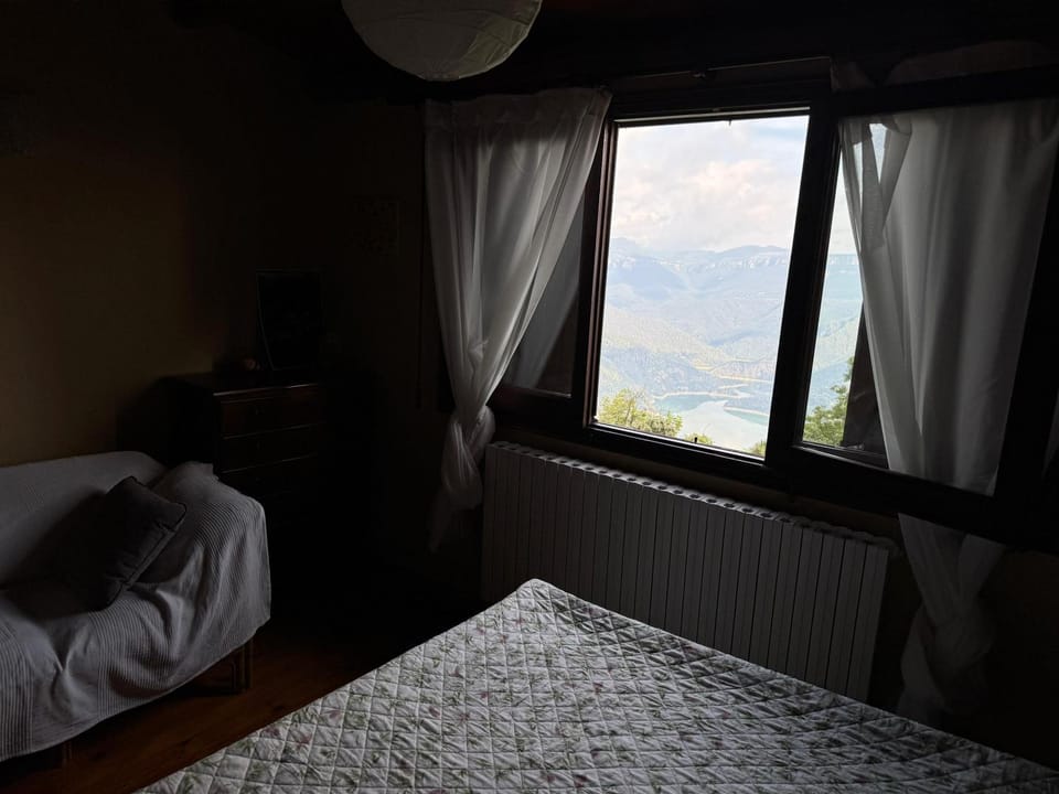 Natural landscape, Photo of the whole room, Bedroom, Mountain view