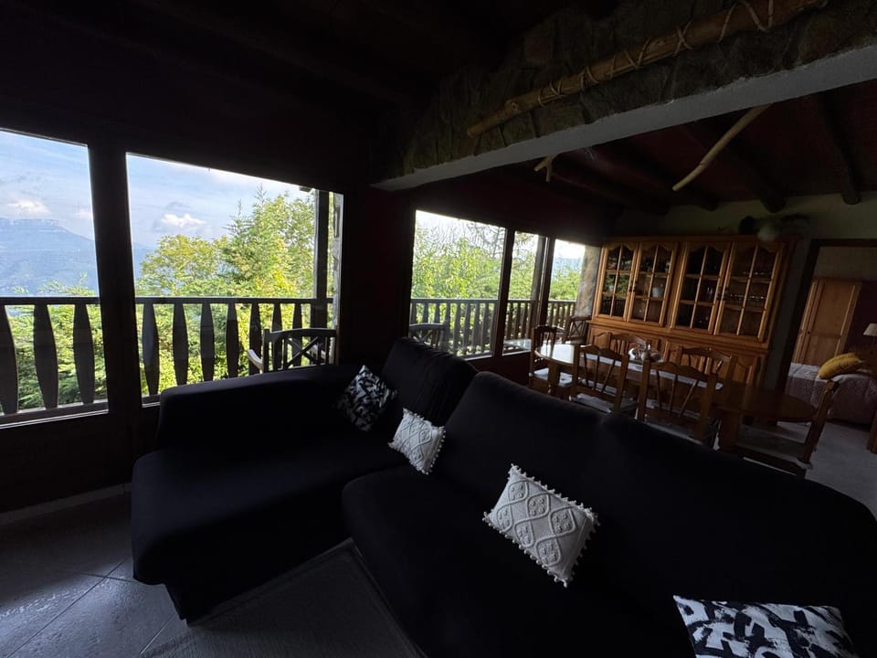 Natural landscape, View (from property/room), Balcony/Terrace, Living room, Seating area, Mountain view