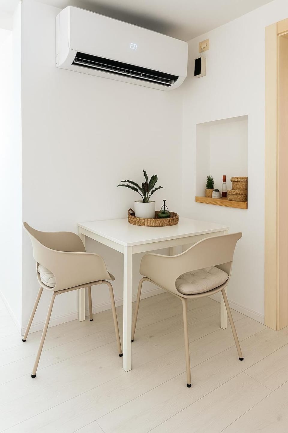 Living room, Seating area, Dining area, air conditioner