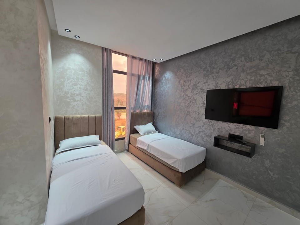 Bed, TV and multimedia, Photo of the whole room