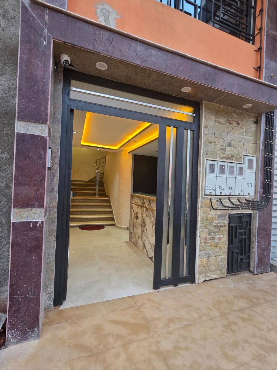 Facade/entrance