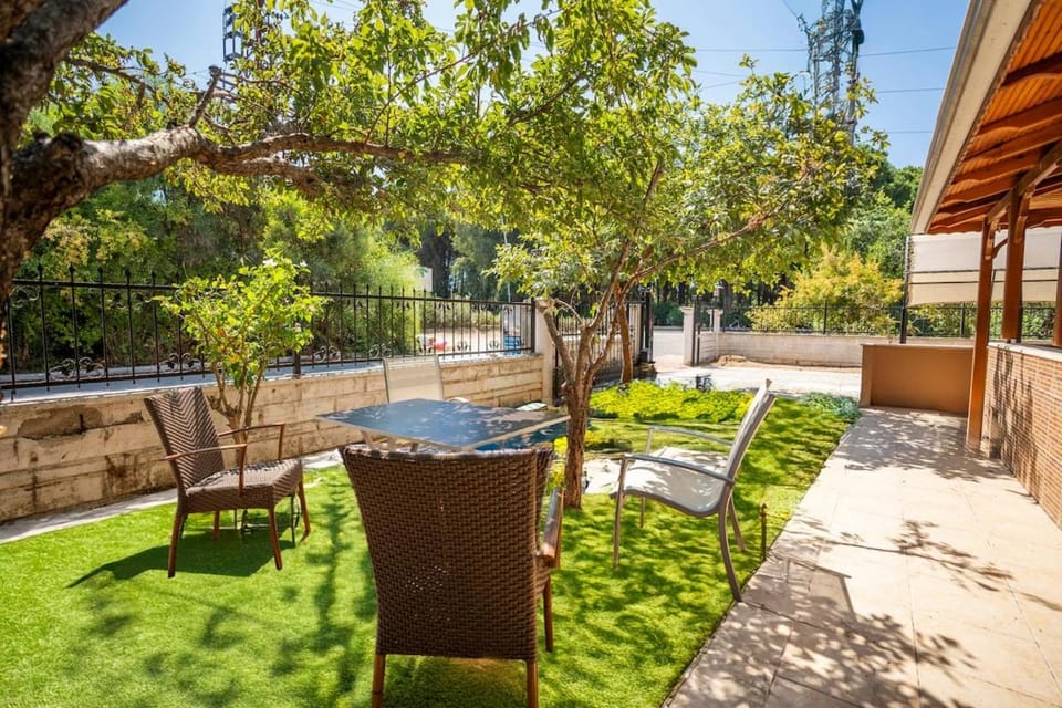 Patio, Spring, Day, Garden, Dining area, Garden view