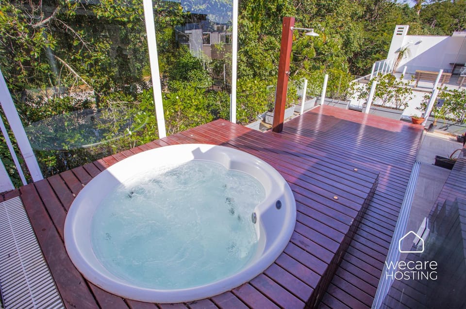 Hot Tub, Hot Tub