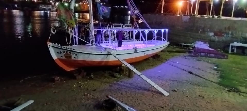 دندرة بوت Docked boat in Red Sea Governorate