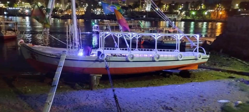 دندرة بوت Docked boat in Red Sea Governorate