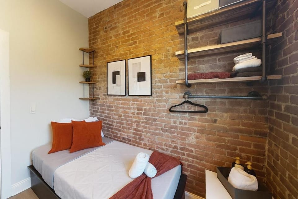 Bright Downtown Room near Yale & East Rock! Apartment in New Haven