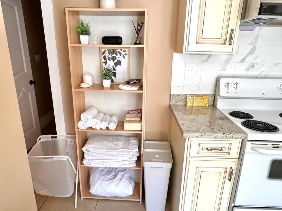 Cozy 1 Bedroom Suite Apartment in Vancouver
