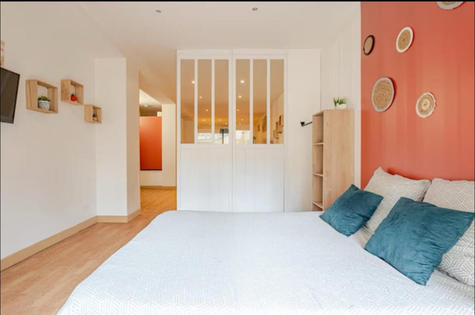 Loft 2 min Gare Saint Charles ,2 chambres 6p Apartment in Marseille
