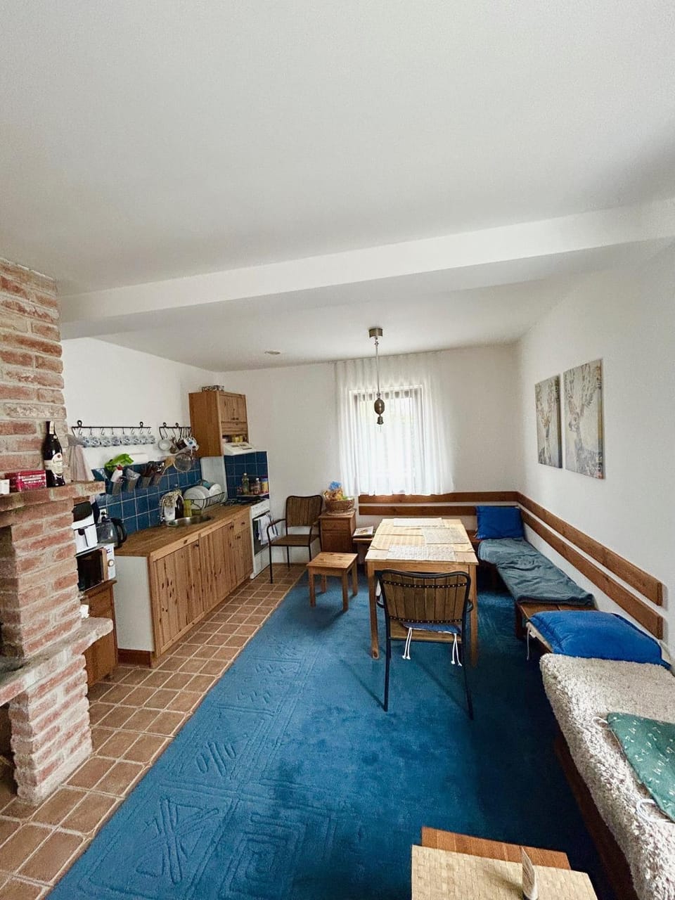 Kitchen or kitchenette, Living room, Seating area, Dining area, oven